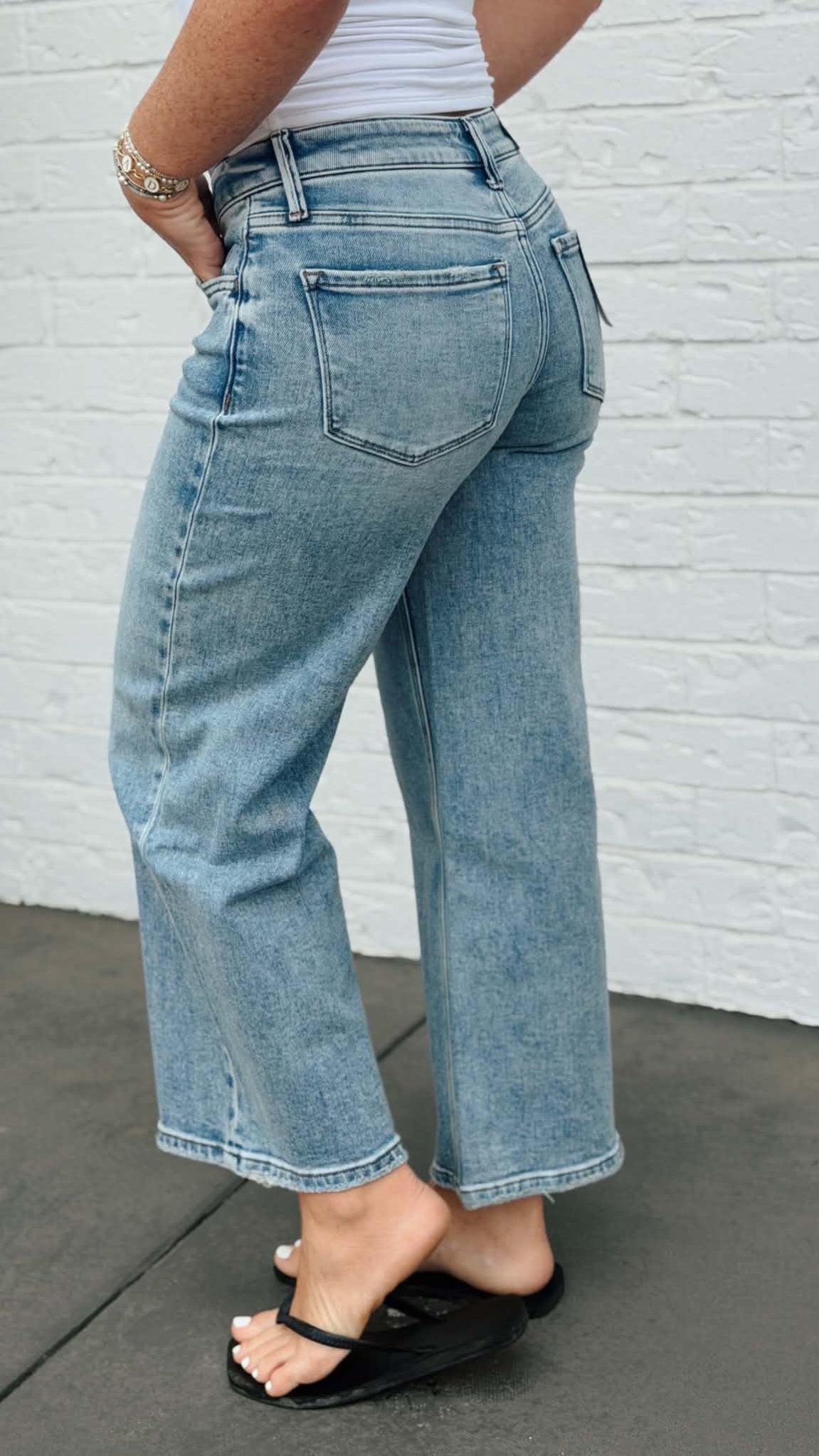 Vervet Low Rise Crop Wide Leg T7456