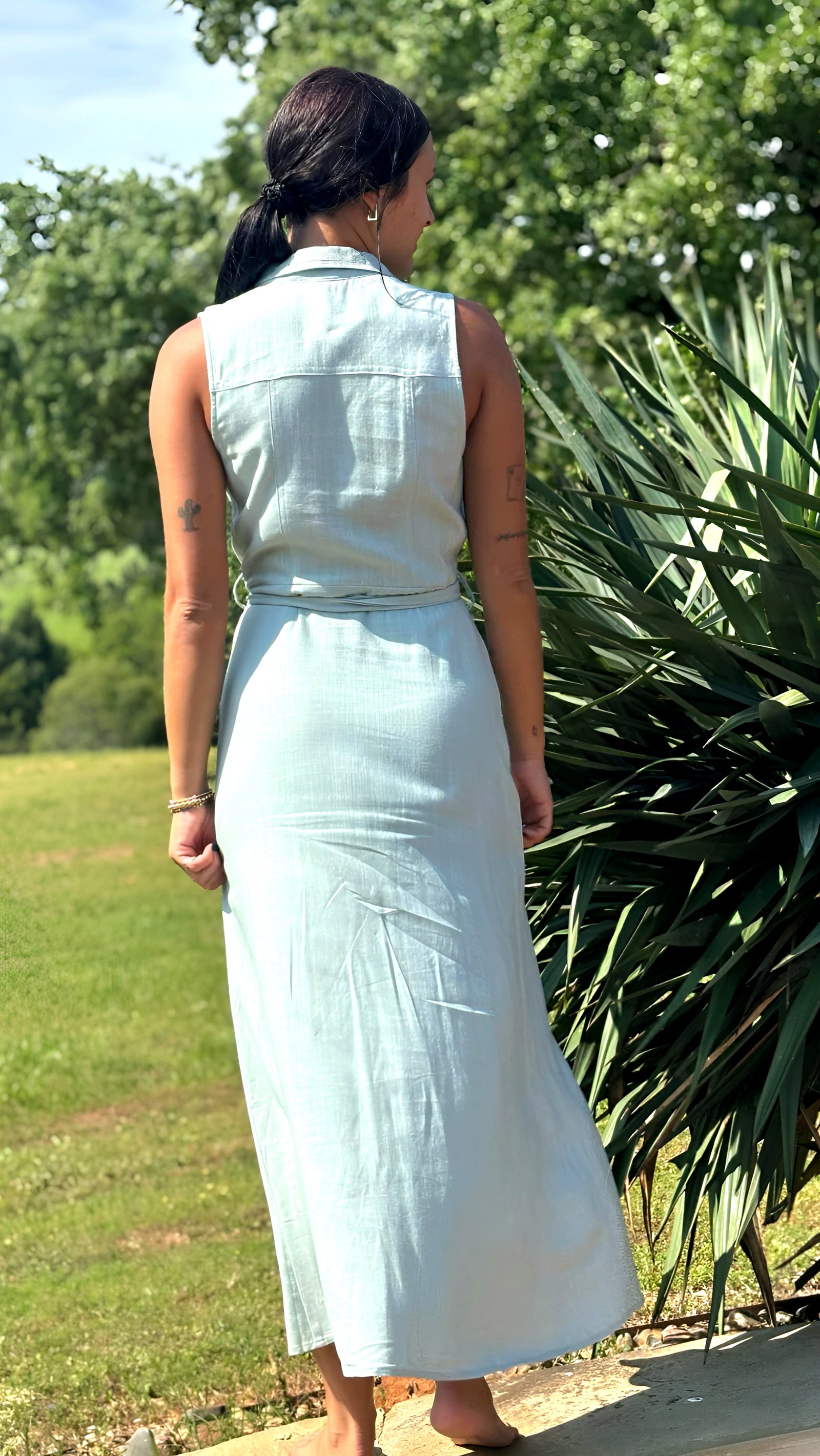 Sleeveless Colored Button Down Midi Dress in 2 Colors