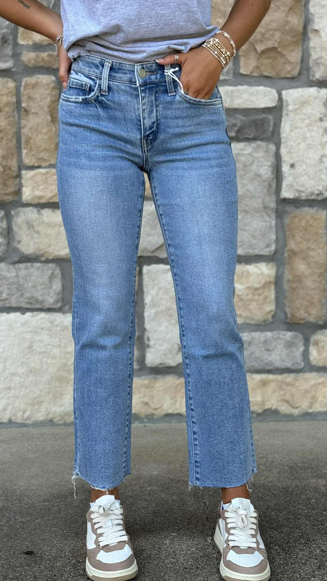 Vervet Mid Rise Straight Jean T6493